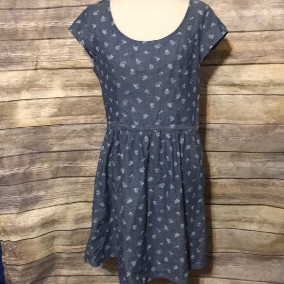 Old Navy Dresses & Skirts - Denim floral Dress